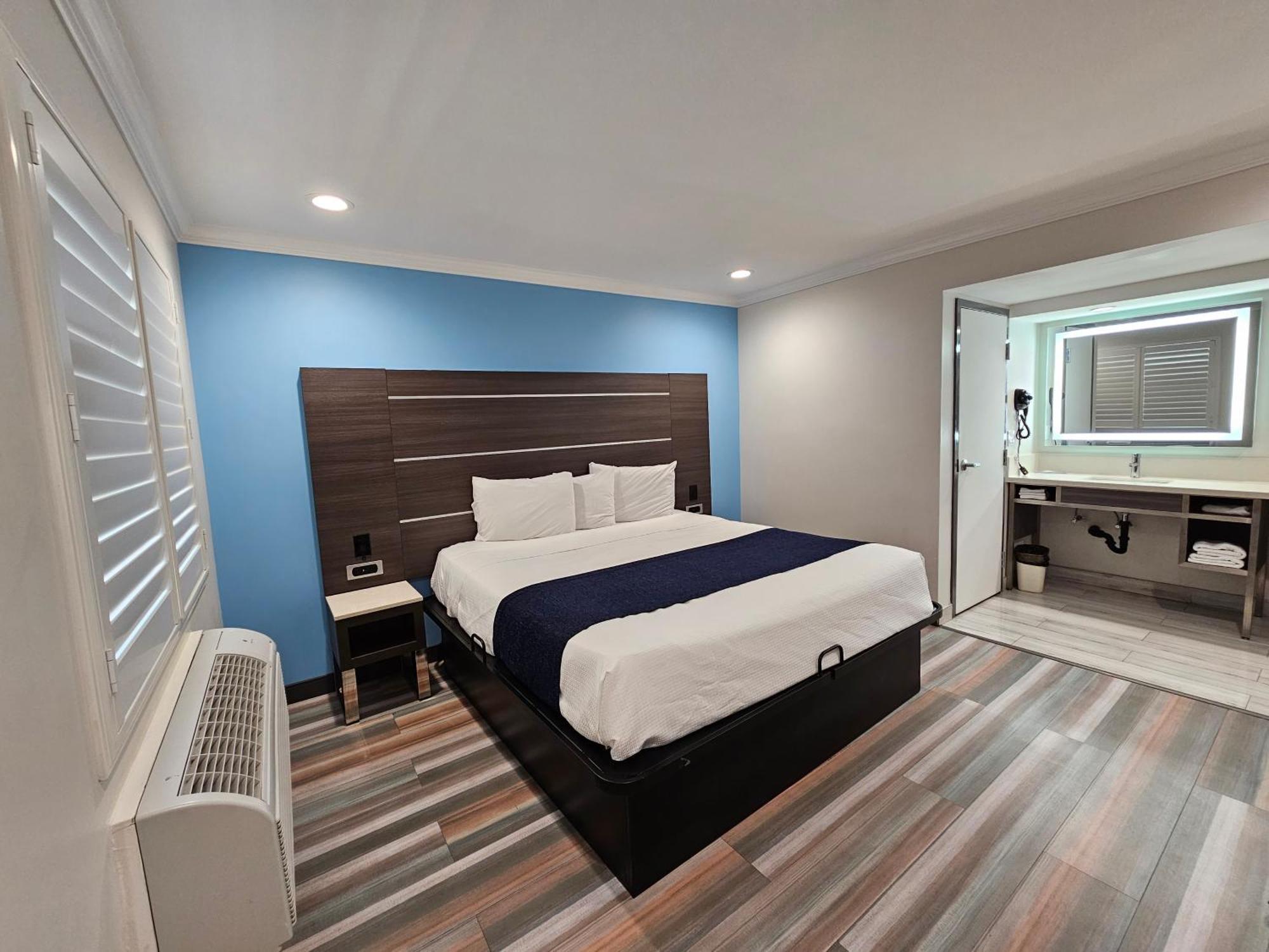 Travelodge & By Wyndham